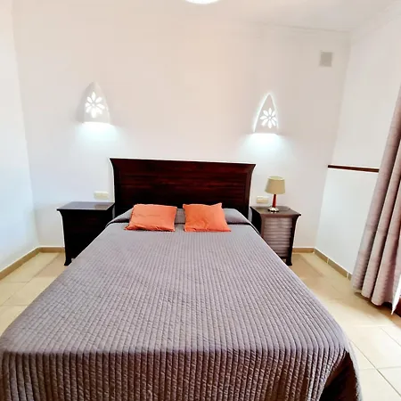 Marta Con Piscina Privada Climatizada Tatil Evi