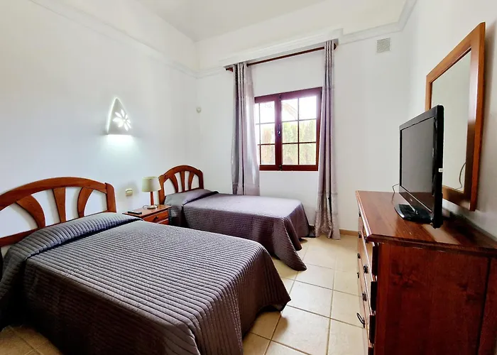 Marta Con Piscina Privada Climatizada 度假居