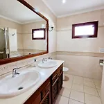 Marta Con Piscina Privada Climatizada بيت للعطل *