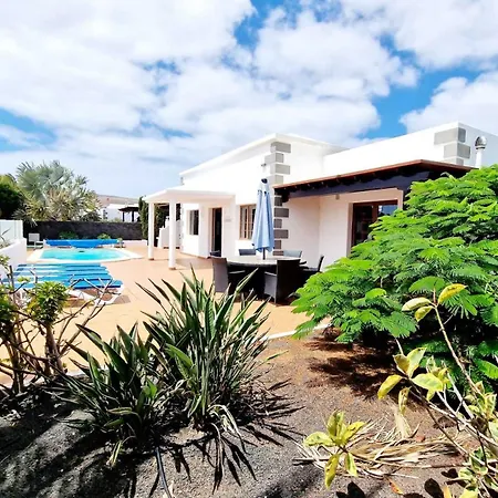 بيت للعطل Marta Con Piscina Privada Climatizada بلايا بلانكا